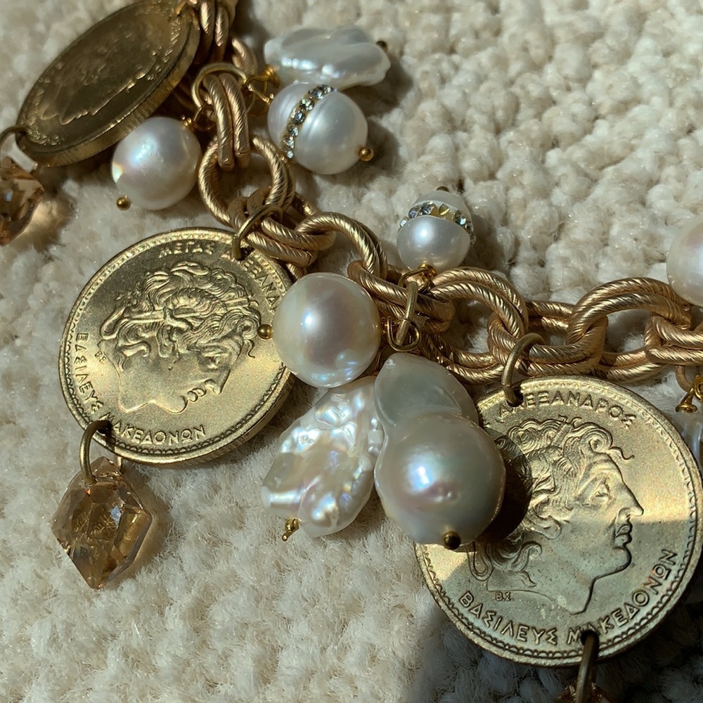 Boutique necklace with coin pearls w rhinestones. - Picture 3 of 9